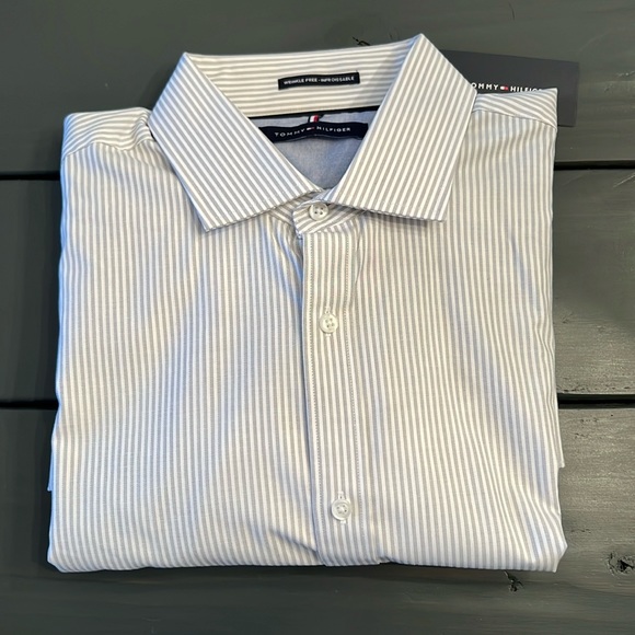 NWT Tommy Hilfiger Button Down - Picture 1 of 9